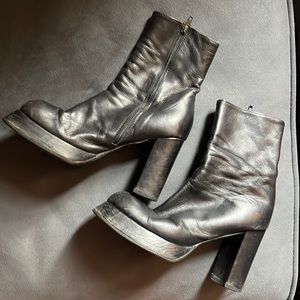 Vintage Black leather platform boots. Below calf Sz IT 37 - 6 1/2 -7 Made in IT